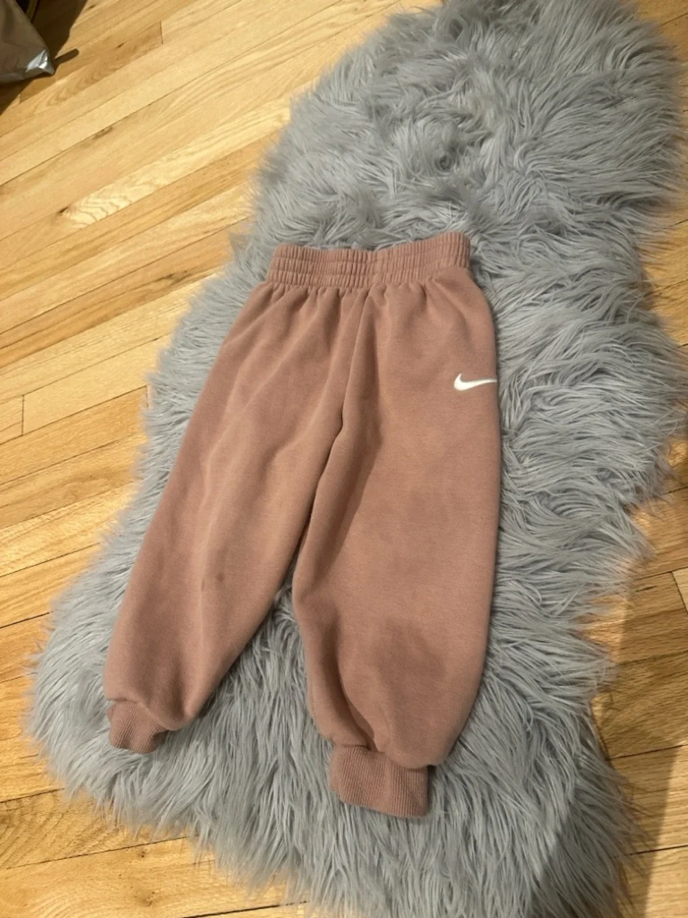 Girls Nike hoodie and joggers 2pc set - Picture 4 of 10